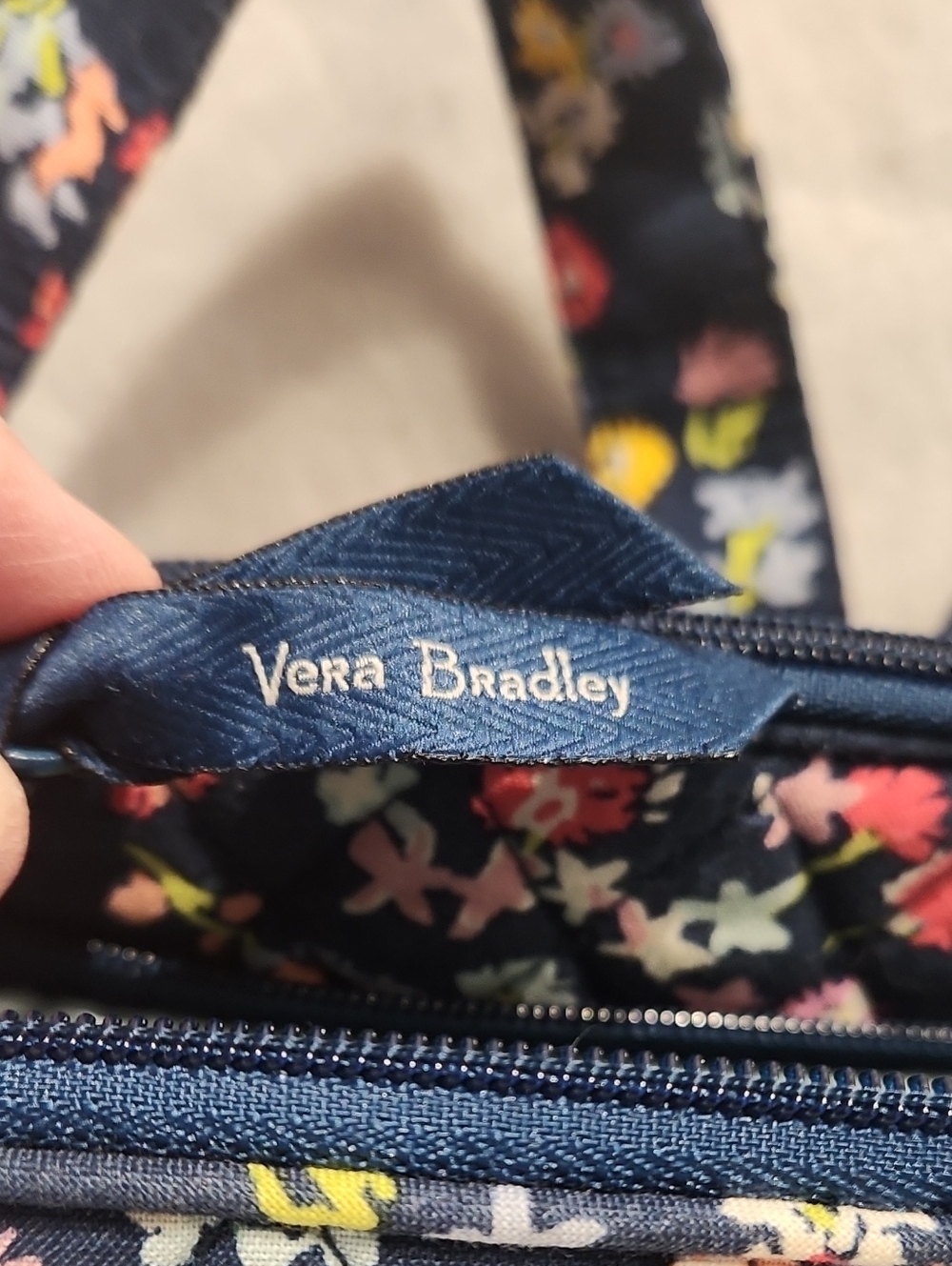 Vera Bradley Quilted Navy Floral Crossbody /missing Eye Glass Case - Picture 4 of 14
